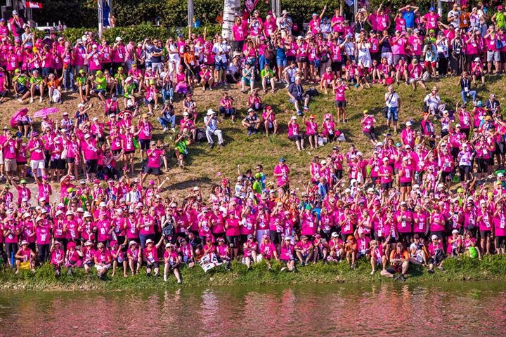 Pink paddlers